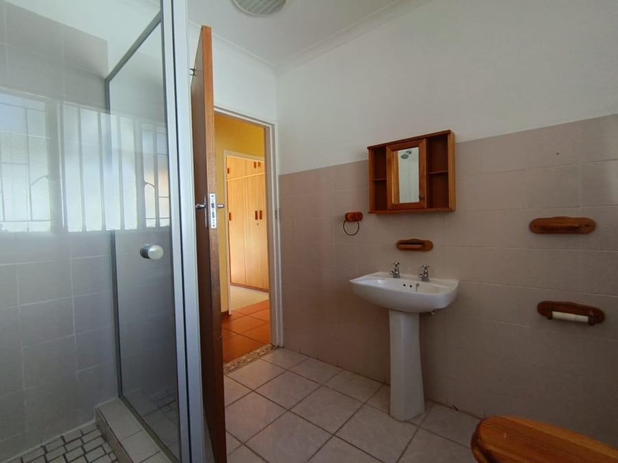 5 Bedroom Property for Sale in Universitas Ridge Free State